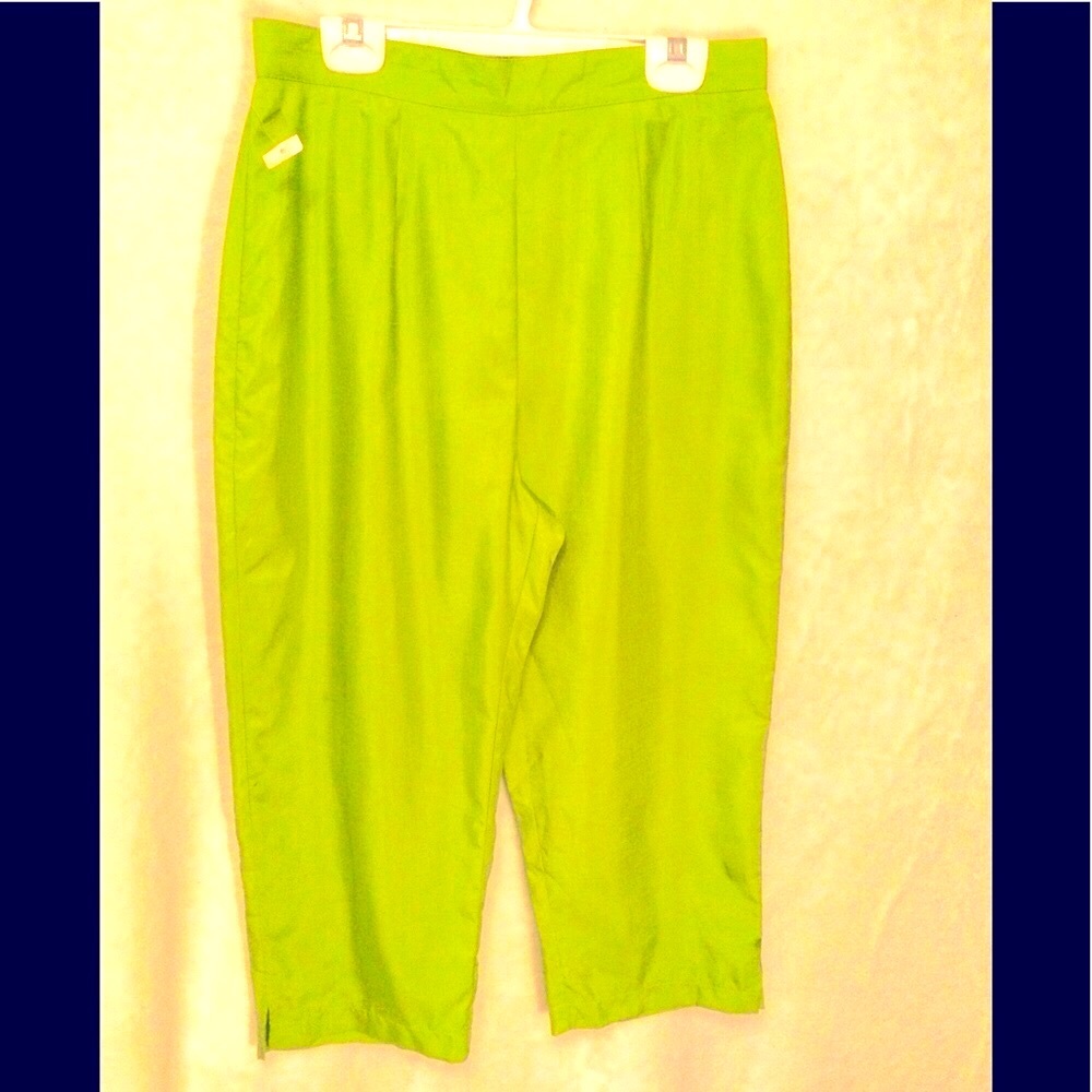 SILK PERIDOT GREEN  CAPRI